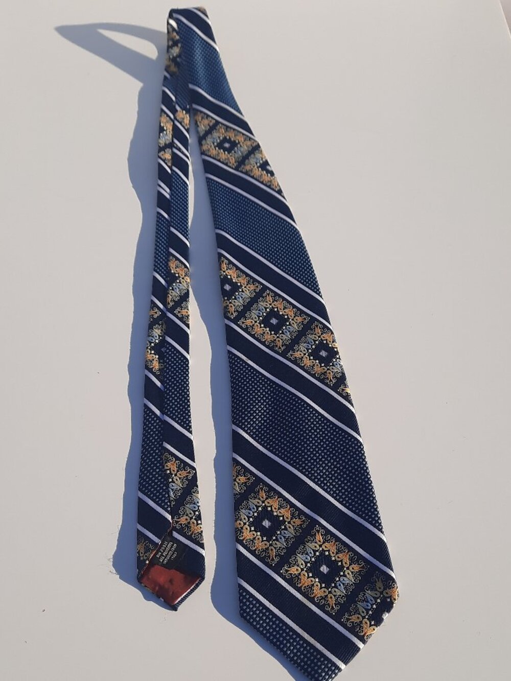 Vintage JCPenney Men’s Necktie Navy Blue Paisley Stripe Polyester Italy